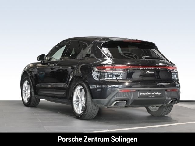 Gebraucht Porsche Macan 265 PS (194 kW) 2023 Tiefschwarzmetallic SUV