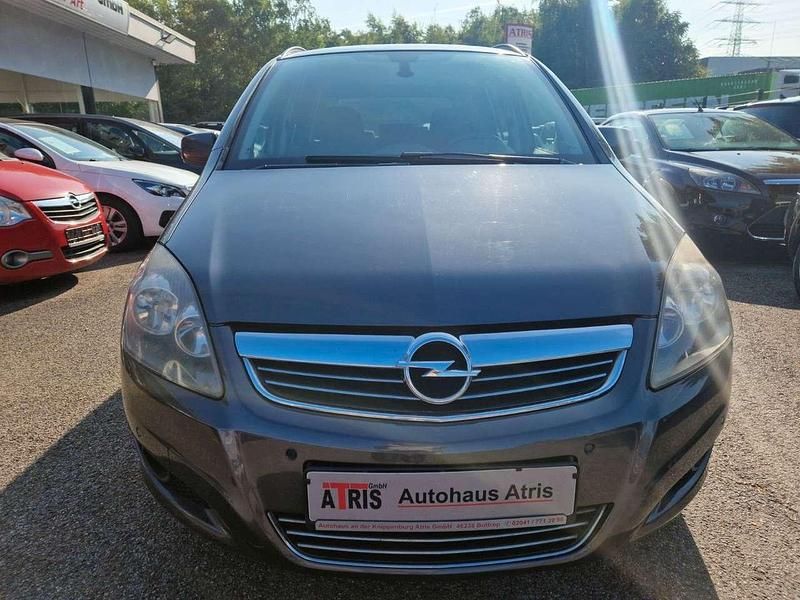 Grau Gebraucht 2010 Opel Zafira Edition Van / Kleinbus | 2.700 € (Guter Preis) - Bild 1/4