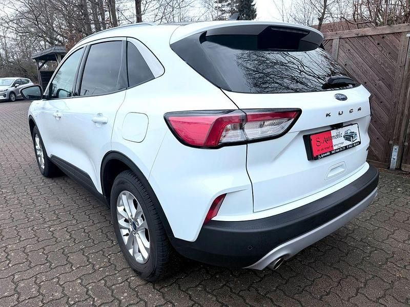 Gebraucht Ford Kuga Titanium 152 PS (111 kW) 2021 Weiß SUV