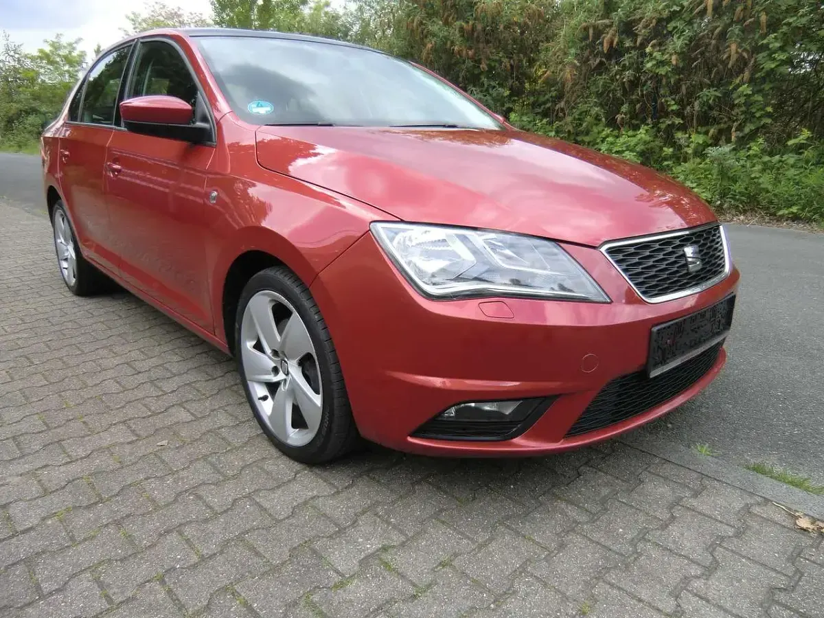 Gebraucht Seat Toledo Style 122 PS (89 kW) 2014 "cherry" rot Kleinwagen