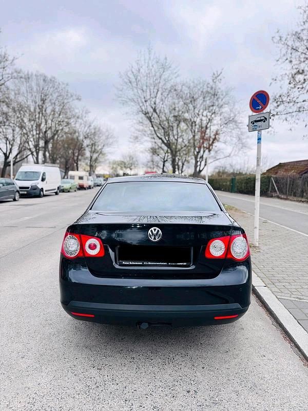 Gebraucht VW Jetta 122 PS (89 kW) 2009 Schwarz Limousine