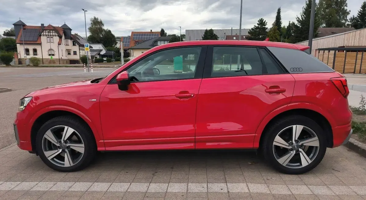Gebraucht Audi Q2 Sport 150 PS (110 kW) 2017 Rot SUV