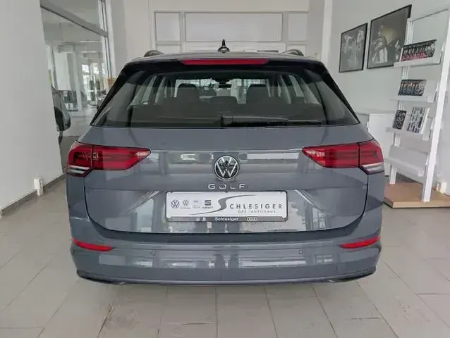 Gebraucht VW Golf VIII Life 150 PS (110 kW) 2023 Grau Kombi
