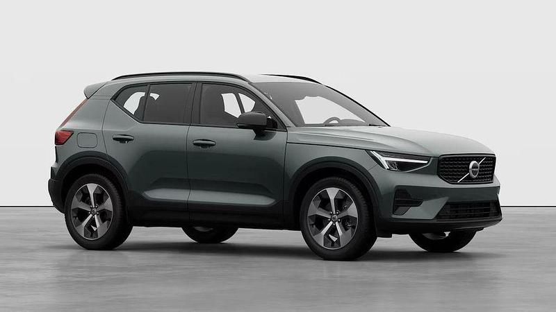 Neu Volvo XC40 Plus 163 PS (119 kW) 2026 Grün SUV