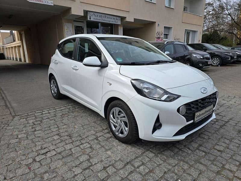 Gebraucht Hyundai i10 Select 67 PS (49 kW) 2020 Polar white / sol Kleinwagen