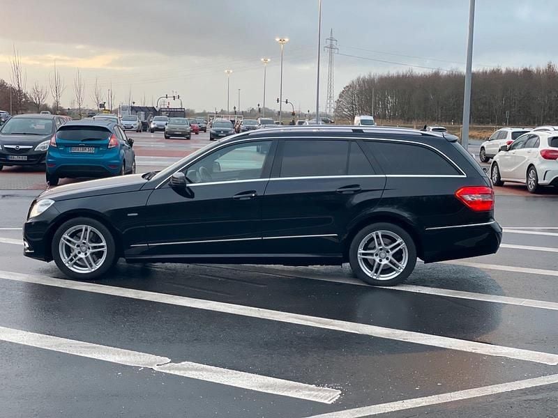 Gebraucht Mercedes E350 231 PS (169 kW) 2009 Schwarz Kombi
