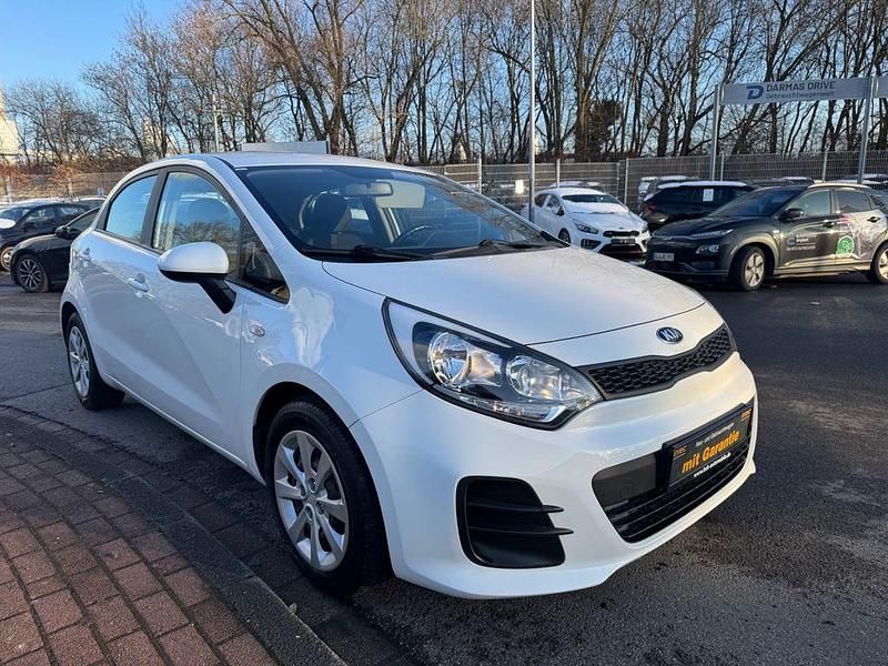 Usata Kia Rio 84 CV (61 kW) 2017 Bianco Berlina