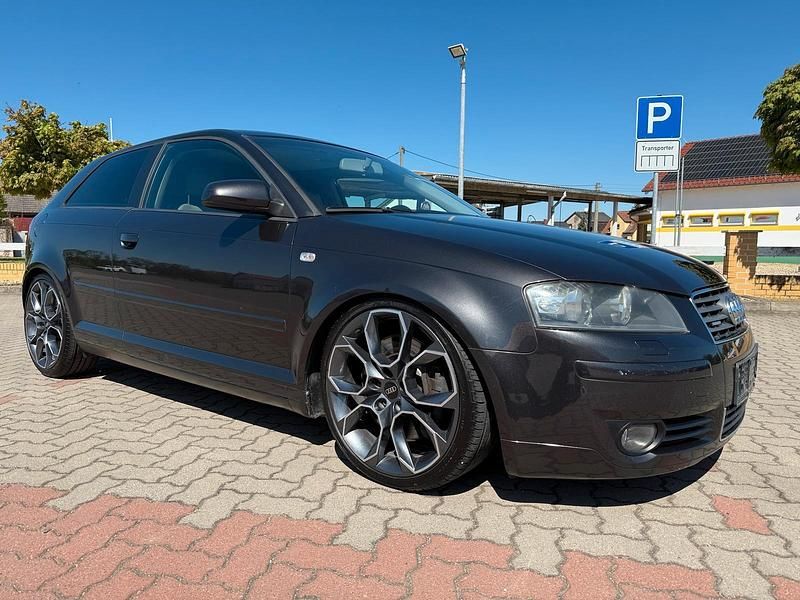 Grau Gebraucht 2004 Audi A3 Kleinwagen | 6.900 € (Fairer Preis) - Bild 1/4