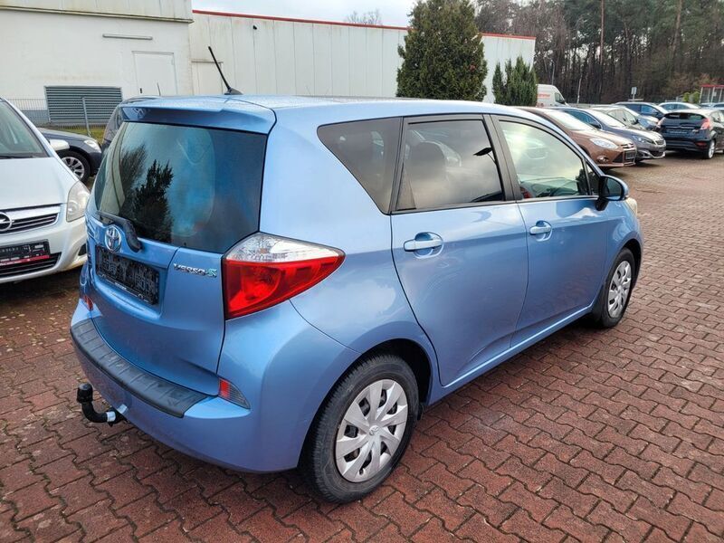 Gebraucht Toyota Verso-S Life 90 PS (66 kW) 2011 Blau Van / Kleinbus