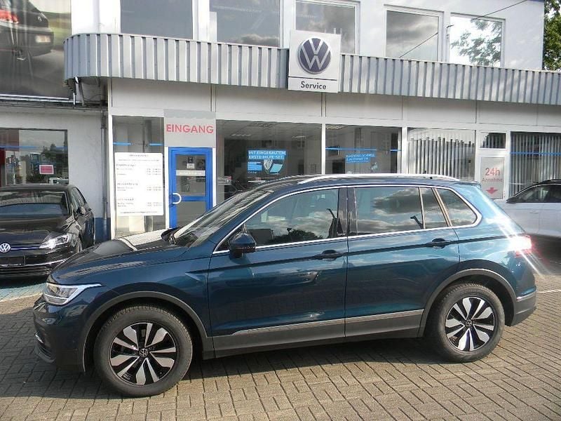 Nightshade blue (metallic) Gebraucht 2023 VW Tiguan Move SUV | 33.698 € (Fairer Preis) - Bild 1/4