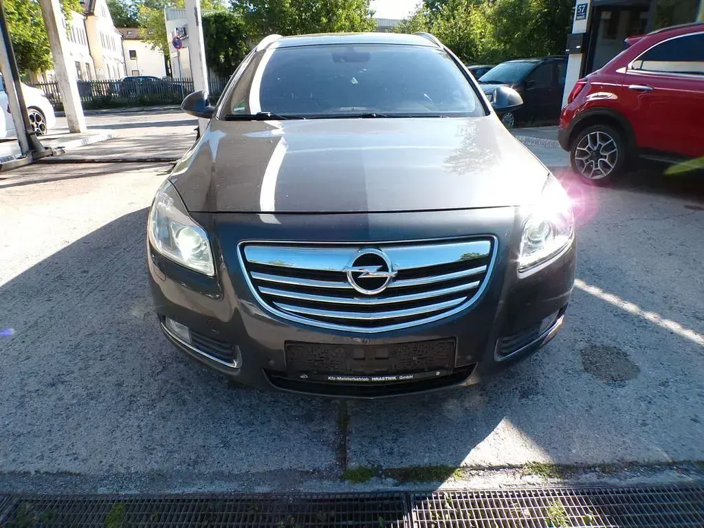 Gebraucht Opel Insignia Sport 194 PS (142 kW) 2012 Grau Kombi