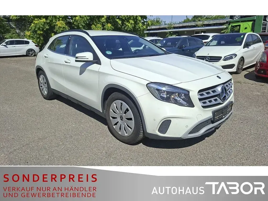 Gebraucht Mercedes GLA200 Style 136 PS (100 kW) 2017 Weiß SUV