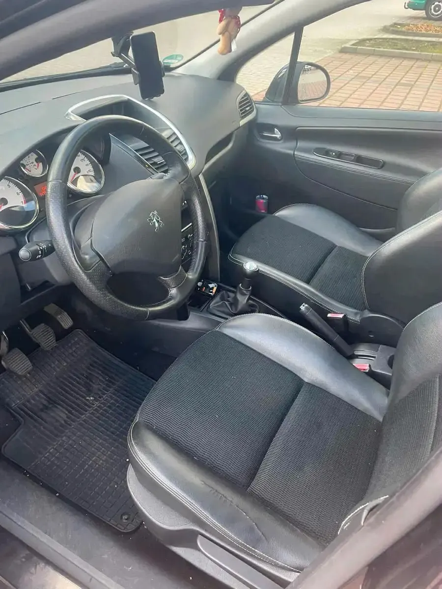 Gebraucht Peugeot 207 95 PS (69 kW) 2011 Schwarz Kombi