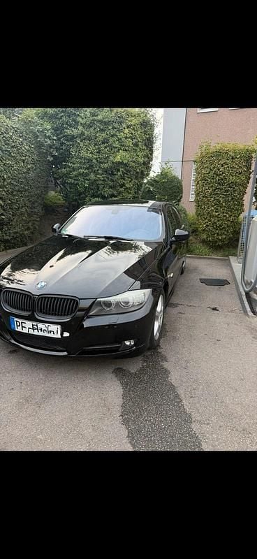 Schwarz Gebraucht 2009 BMW 320 Limousine | 4.900 € (Superpreis) - Bild 1/4