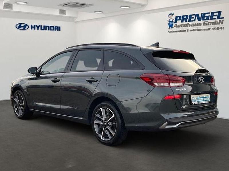 Gebraucht Hyundai i30 Advantage 101 PS (74 kW) 2024 Cypress green mineraleffekt Kombi