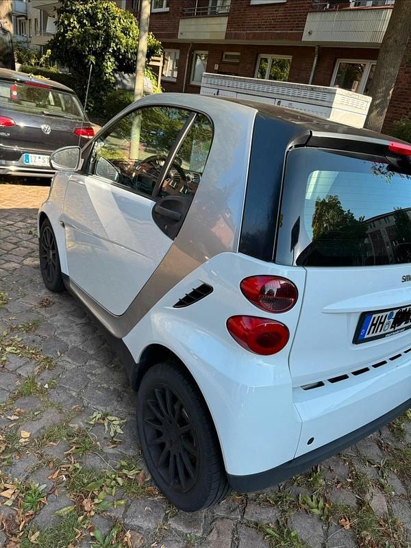 Weiß Gebraucht 2009 Smart ForTwo Coupé Coupé | 5.000 € - Bild 1/4