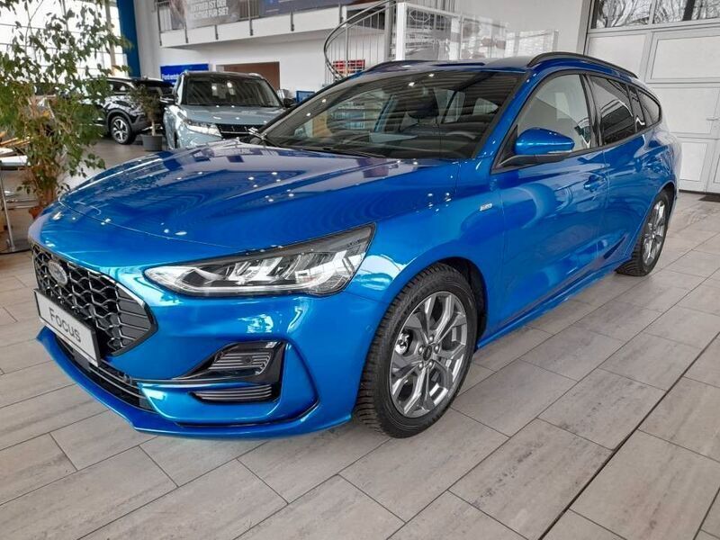 Blau Gebraucht 2024 Ford Focus ST-Line Limousine | 31.540 € (Teuer) - Bild 1/4