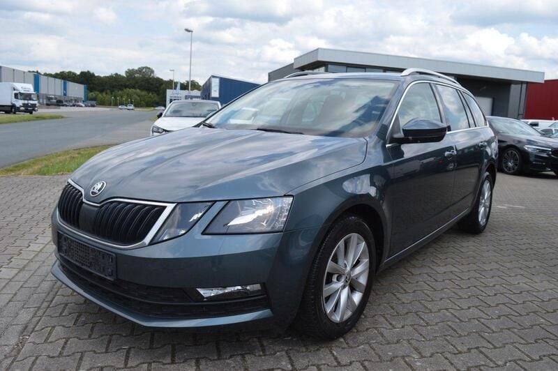 Grau Gebraucht 2018 Skoda Octavia Ambition Kombi | 7.950 € (Superpreis) - Bild 1/4