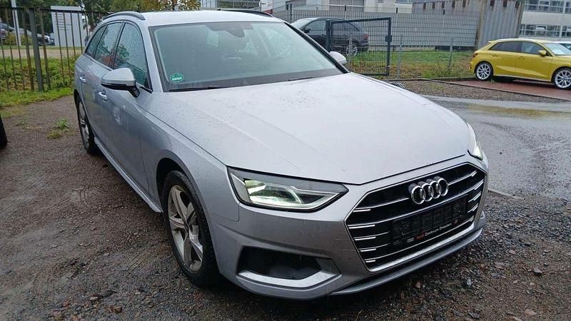 Silber (metallic) Gebraucht 2022 Audi A4 Sport Kombi | 17.900 € (Guter Preis) - Bild 1/4