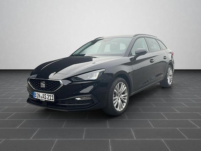 Mitternachtsschwarz (metallic) Gebraucht 2025 Seat Leon Limousine | 32.980 € (Etwas zu teuer) - Bild 1/4