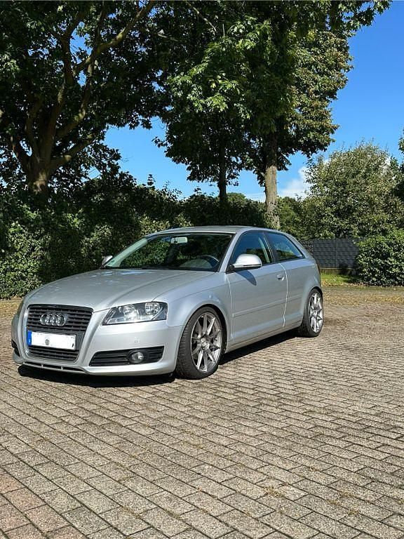 Silber Gebraucht 2009 Audi A3 Ambition Limousine | 5.300 € (Etwas zu teuer) - Bild 1/4