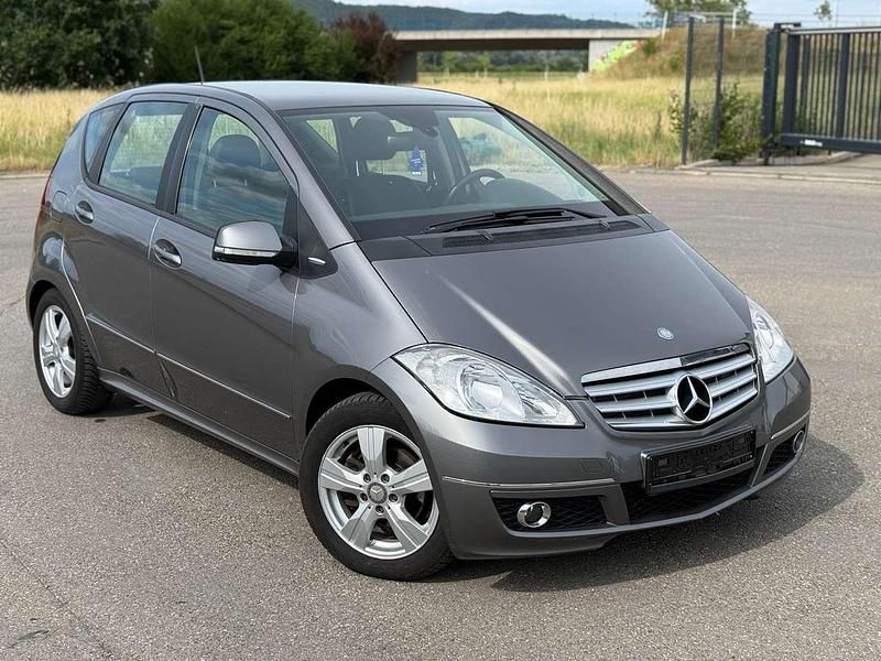 Grau Gebraucht 2010 Mercedes A180 Avantgarde Limousine | 3.999 € (Fairer Preis) - Bild 1/4