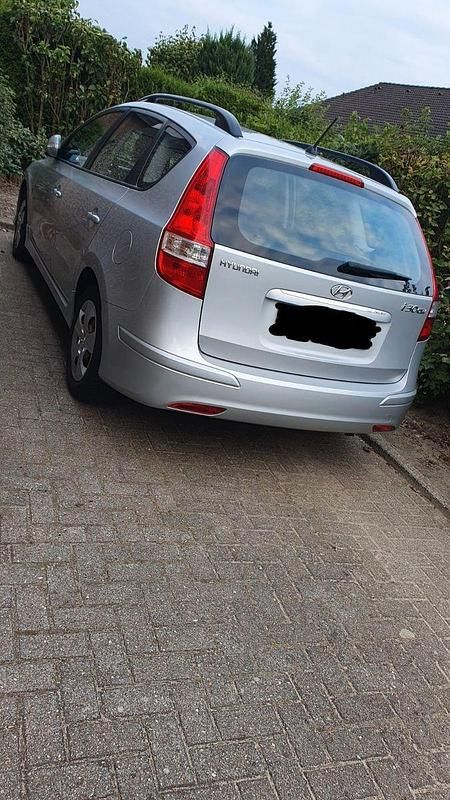 Gebraucht Hyundai i30 126 PS (92 kW) 2010 Silber Kombi