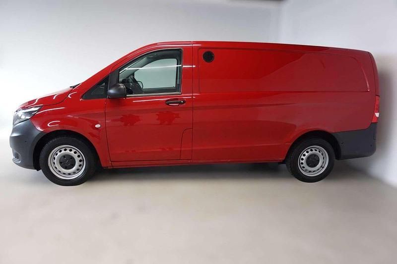 Gebraucht Mercedes Vito 102 PS (75 kW) 2021 Rot Van