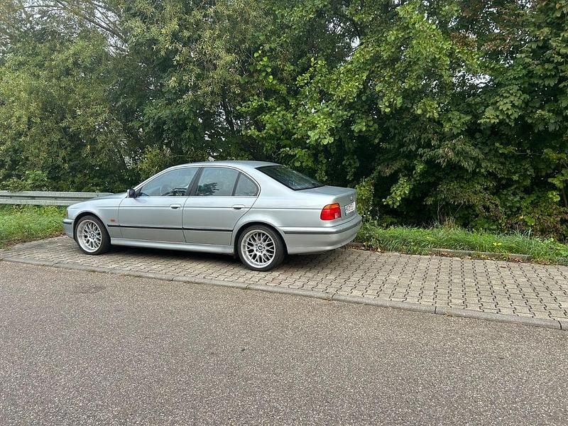 Silber Gebraucht 1997 BMW 528 Limousine | 5.900 € (Fairer Preis) - Bild 1/4