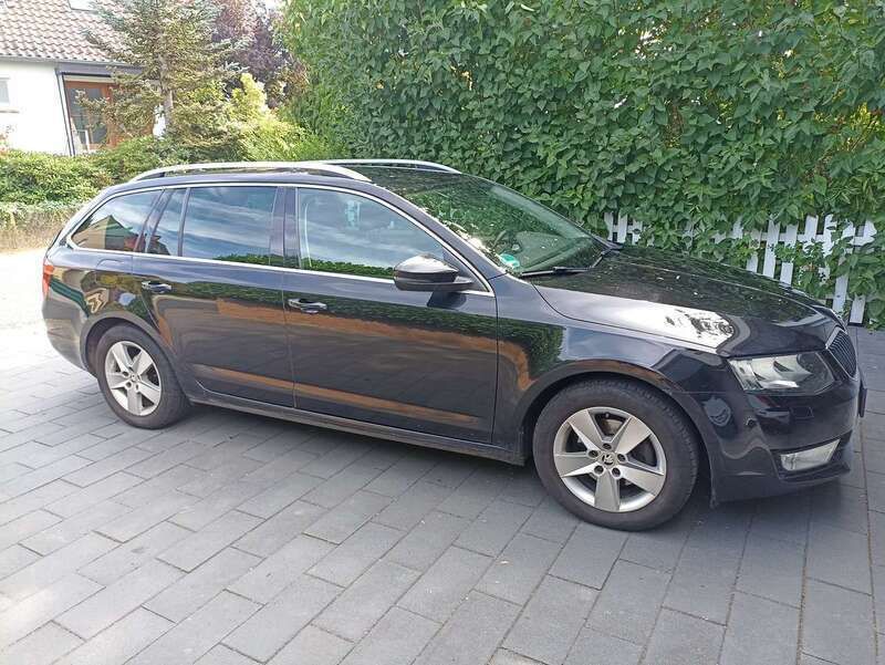 Schwarz Gebraucht 2014 Skoda Octavia Elegance Kombi | 5.900 € (Guter Preis) - Bild 1/4