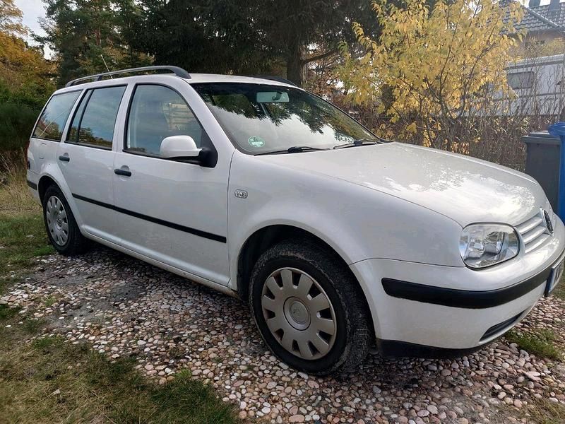 Weiß Gebraucht 2002 VW Golf IV Kombi | 700 € (Guter Preis) - Bild 1/4