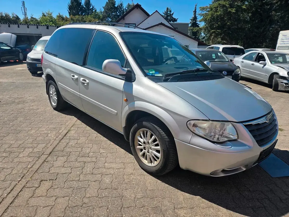 Gebraucht Chrysler Voyager 150 PS (110 kW) 2007 Silber Van / Kleinbus