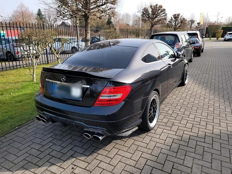 Gebraucht Mercedes C250 AMG line 204 PS (150 kW) 2012 Schwarz Coupé