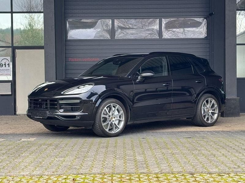 Tiefschwarz Gebraucht 2019 Porsche Cayenne Turbo SUV | 77.950 € (Fairer Preis) - Bild 1/4