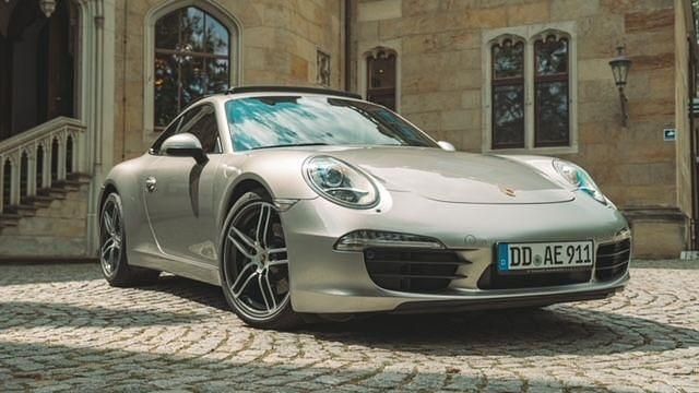 Silber Gebraucht 2012 Porsche 911 Carrera Coupé | 62.991 € (Teuer) - Bild 1/4