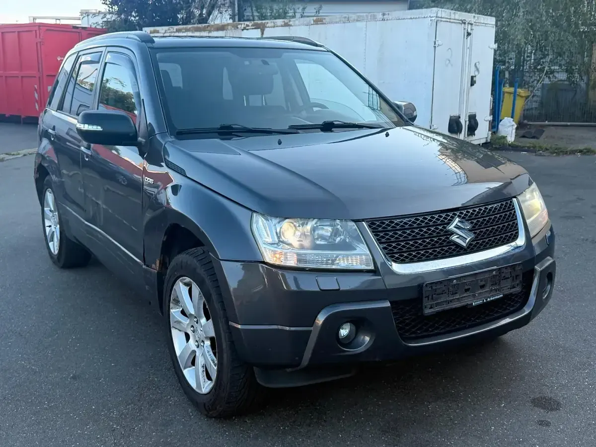 Gebraucht Suzuki Grand Vitara 129 PS (94 kW) 2013 Silber SUV