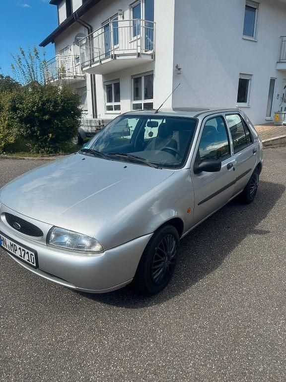 Silber Gebraucht 1999 Ford Fiesta Style Kleinwagen | 1.499 € (Fairer Preis) - Bild 1/4