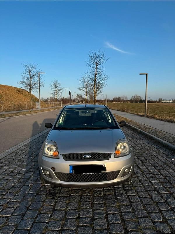Gebraucht Ford Fiesta 80 PS (58 kW) 2006 Silber Kleinwagen