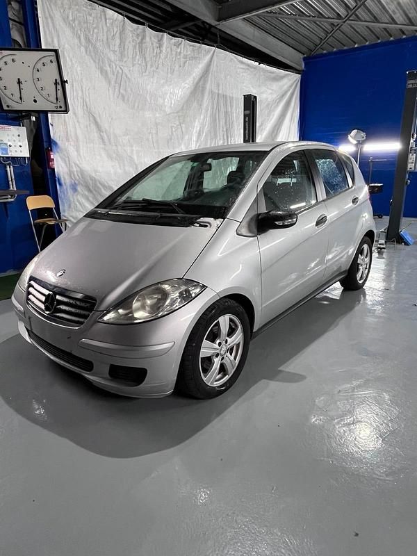 Grau Gebraucht 2006 Mercedes A180 Kleinwagen | 900 € (Guter Preis) - Bild 1/4