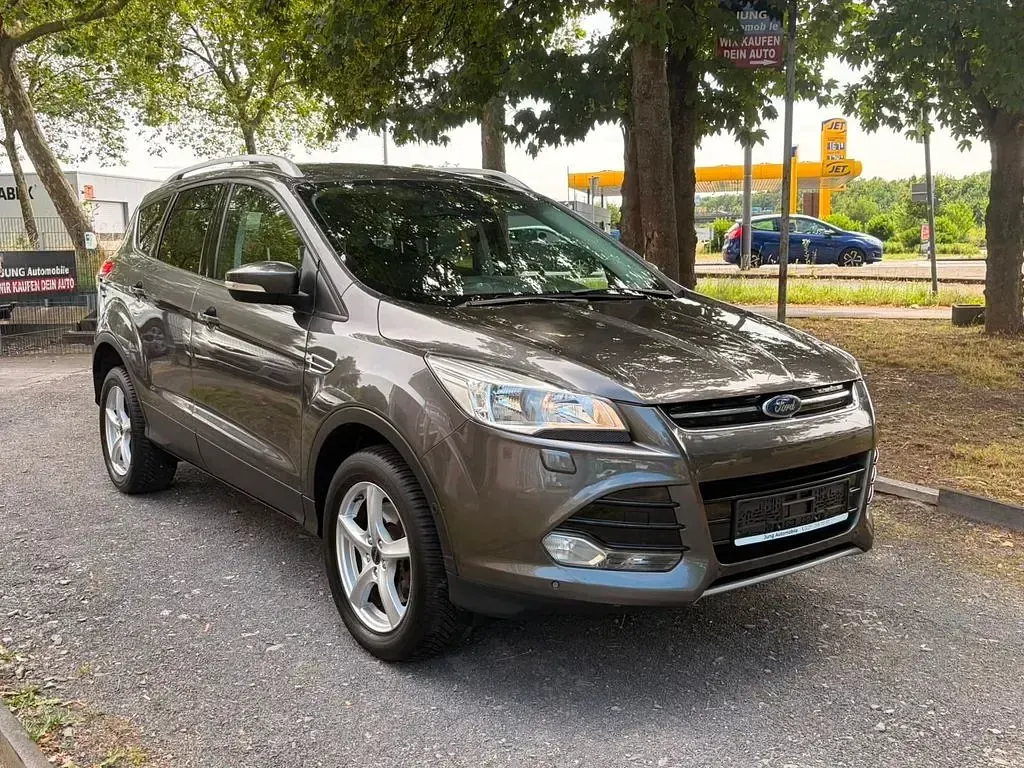 Gebraucht Ford Kuga Titanium 179 PS (131 kW) 2016 Grau SUV