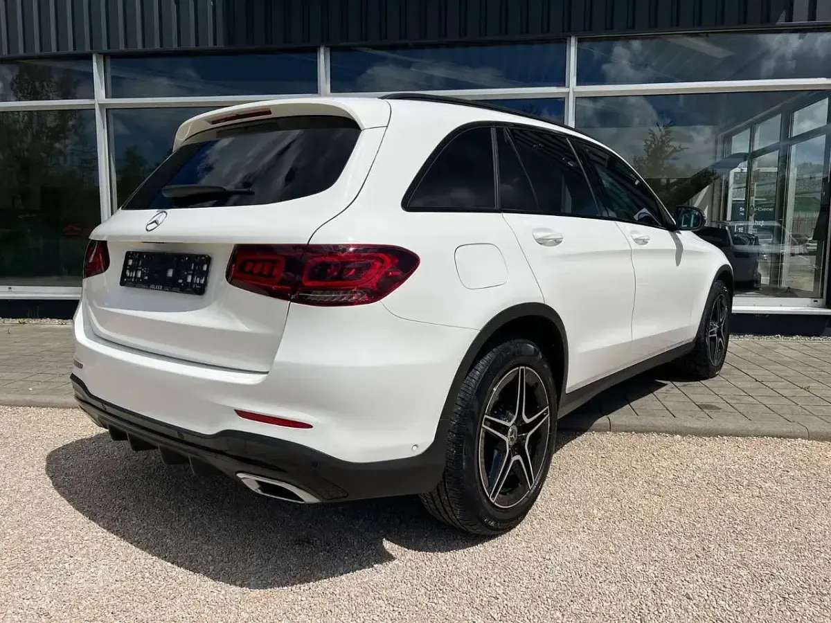 Gebraucht Mercedes GLC300 AMG 245 PS (180 kW) 2022 Polarweiss SUV