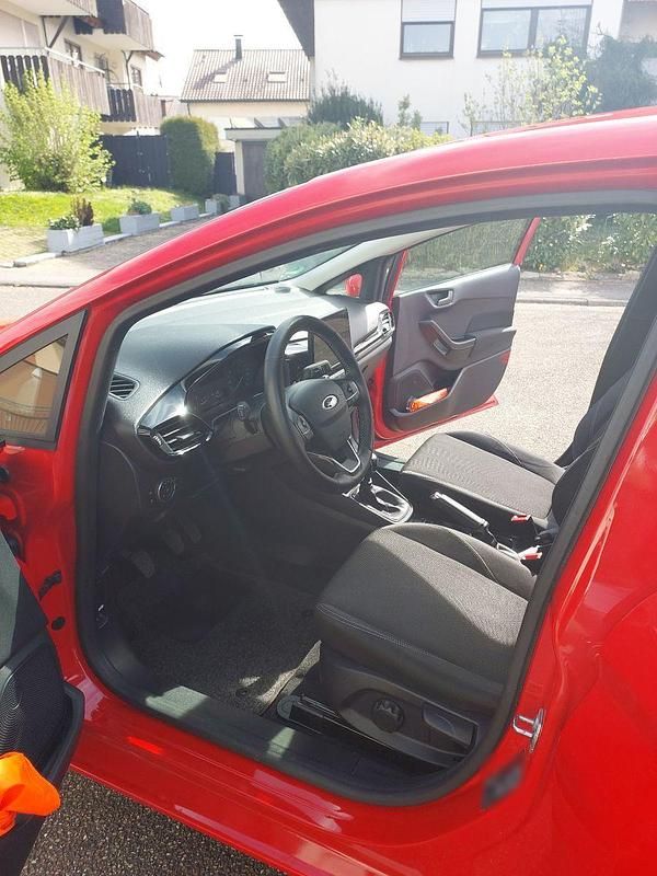 Gebraucht Ford Fiesta Cool & Connect 101 PS (74 kW) 2022 Rot Kleinwagen