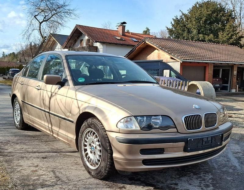 Gebraucht BMW 318 118 PS (86 kW) 2001 Gold Limousine