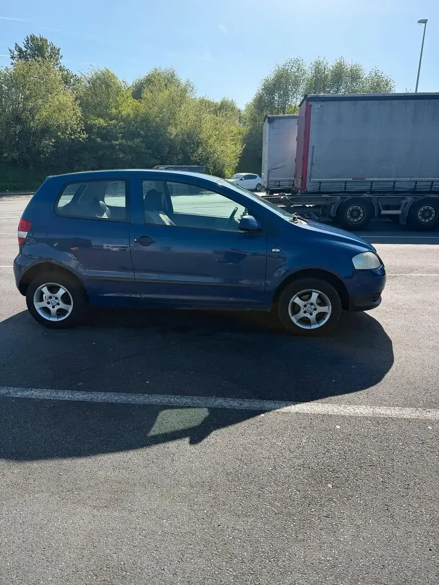 Używany VW Fox 55 KM (40 kW) 2005 Niebieski Hatchback