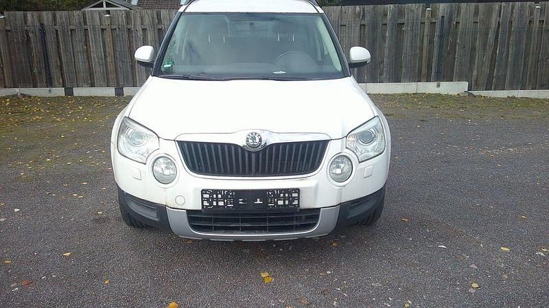 Weiß Gebraucht 2010 Skoda Yeti SUV | 3.300 € (Etwas zu teuer) - Bild 1/4