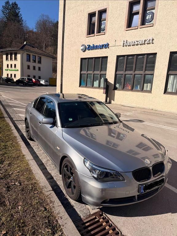 Gebraucht BMW 525 177 PS (130 kW) 2007 Silber Limousine
