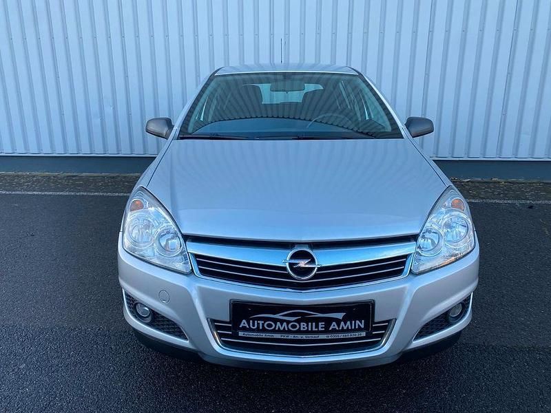 Gebraucht Opel Astra 116 PS (85 kW) 2009 Silber Limousine