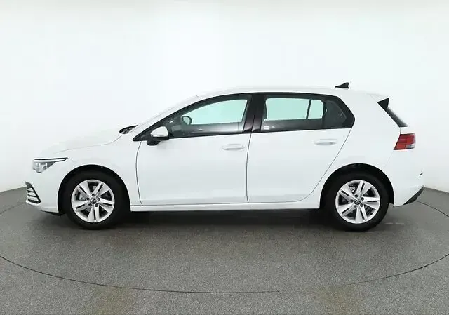 Gebraucht VW Golf VIII Life 131 PS (96 kW) 2023 Pure white Limousine