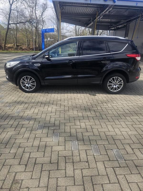 Usata Ford Kuga 140 CV (102 kW) 2014 Nero SUV