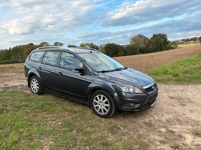 Grau Gebraucht 2011 Ford Focus Kombi | 1.300 € (Superpreis) - Bild 1/4